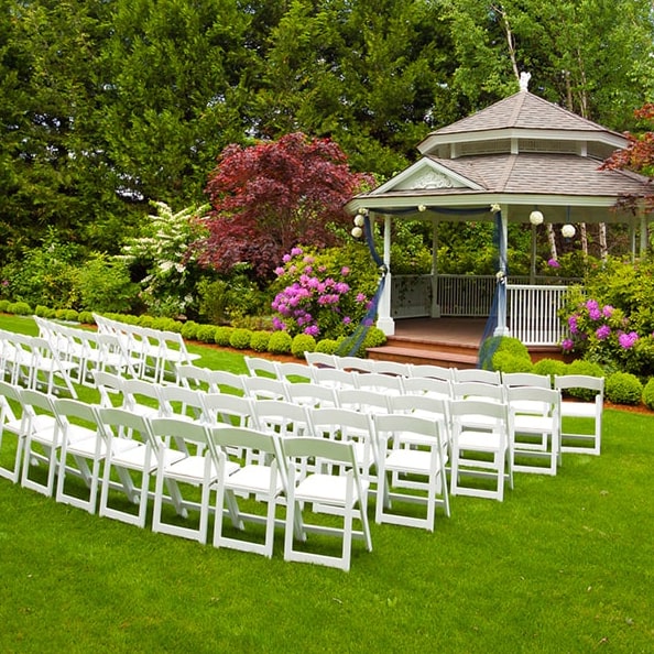our wedding & event trailers can accommodate up to 100 guests at a time